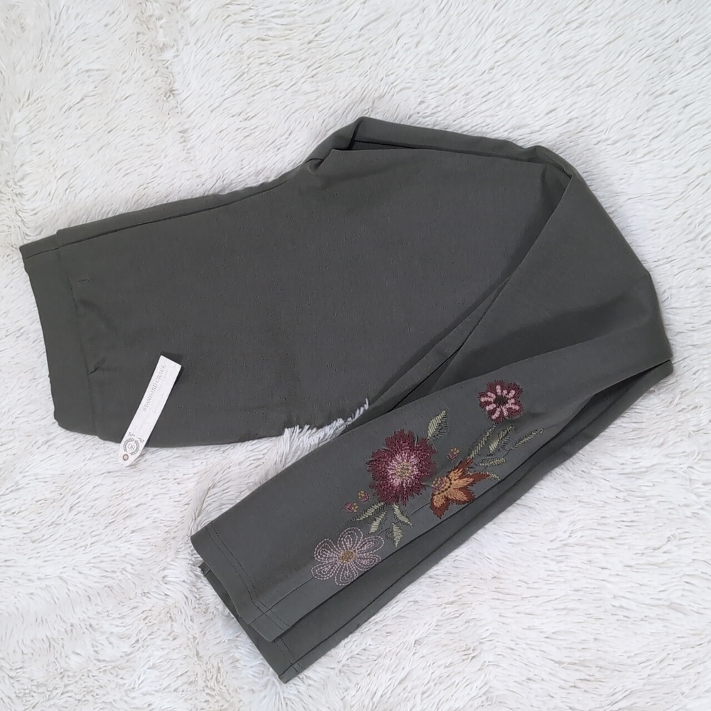 Standard Grace Embroidered Floral Army Green Leggings Size S NWT